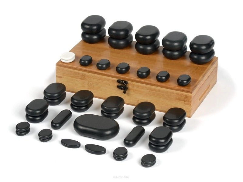Zestaw 45 bazaltowych kamieni do masażu z ręcznie robionym, bambusowym pudełkiem.
