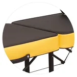 Owalna tapicerka z ozdobną kedrą w stole do masażu RehaQueen Ultra YellowPulse.