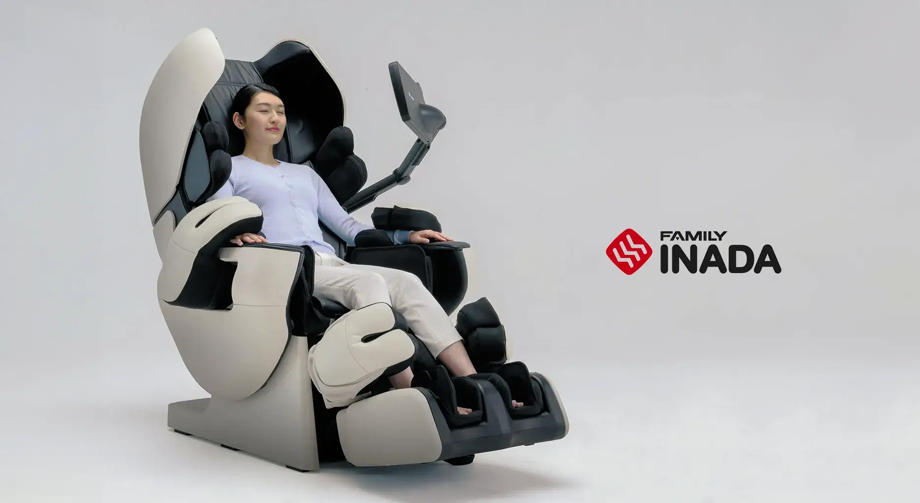 Inada Therapina Robo w domowym wnętrzu