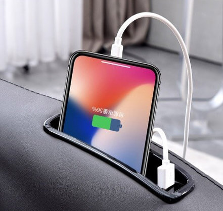 Kieszonka z portem USB w fotelu PW 430